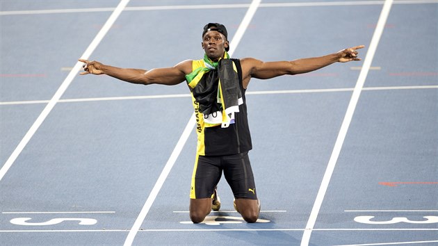 JSEM KRL, JSEM NESMRTELN. Usain Bolt slav triumf ve tafet na 4x100 metr v...