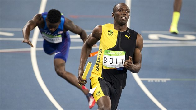 Usain Bolt na trati tafety na 4x100 metr v Riu