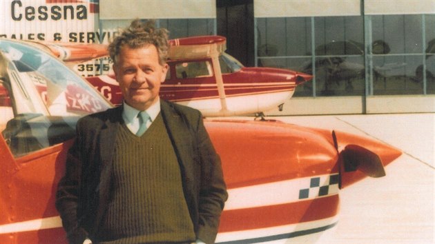 Miroslav Liškutín v 70. letech jako šéfpilot ve škole v anglickém Southamptonu
