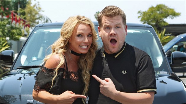 Britney Spears a James Corden v poadu Carpool Karaoke