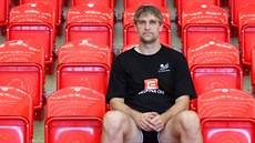 TRENÉR I HRÁ�. Milan Bican má v týmu Karlovarska velké vyu�ití.