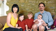Justine Cheadle se dvma syny, manelem a dcerkou