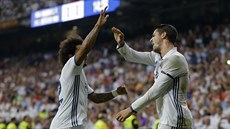 GRATULUJU, KAMARÁDE. Marcelo z Realu Madrid blahopeje ke gólu spoluhrái...