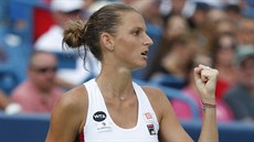 Radost tenistky Karolíny Plí�kové po úsp�ném úderu v semifinálovém souboji...