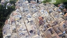 Letecký pohled na zniené msto Amatrice (24. srpna 2016)