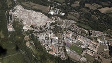Letecké snímky ukazují zkázu msta Amatrice (24. srpna 2016)