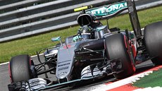 NEJRYCHLEJÍ. Nmecký jezdec Nico Rosberg z týmu Mercedes vyhrál kvalifikaci na...
