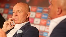 Trenér fotbalové reprezentace Karel Jarolím na tiskové konferenci, na které...