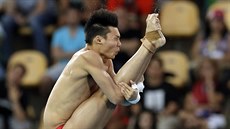 Čínský skokan do vody Čchen Aj-sen ovládl olympijskou soutěž z 10 metrové věže.
