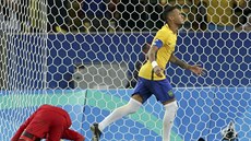 JE ROZHODNUTO. Brazilec Neymar proměnil poslední rozhodující penaltu a rozhodl...