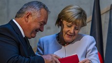 Nmecká kancléka Angela Merkelová se svým nkdejím kolitelem Zdekem...