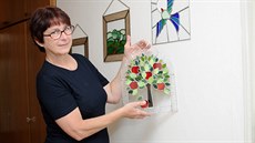 Eva Vránová z Kobe�ic se na�la ve výrob� vitrá�ového skla. Libuje si p�edev�ím...