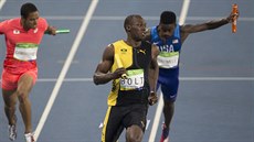 Usain Bolt na trati tafety na 4x100 metr v Riu