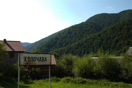 Severní okraj obce Koloava na Zakarpatské Ukrajin