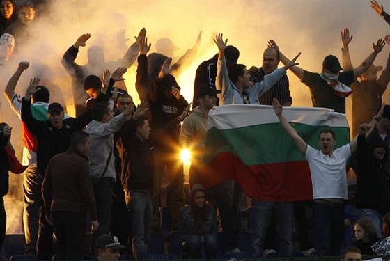 Bulhartí fotbaloví fanouci. Ilustraní snímek