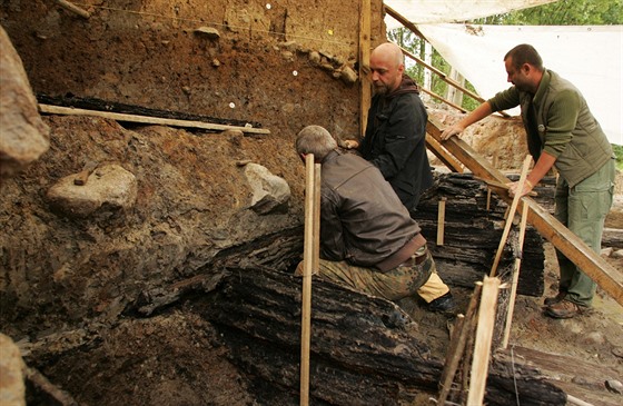 Archeologické výzkumy na vrchu Vlada u lutic na Karlovarsku