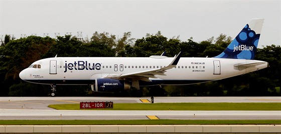 Let JetBlue 387 opouští ranvej letiště Fort Lauderdale na Floridě. Destinace:...