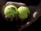Detailní pohled na tenisové míky z grandslamového US Open.