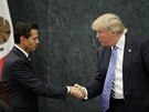 Americký prezidentský kandidát Donald Trump s mexickým prezidentem Enriquem...