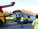 Trolejbus zavený na sloupu vyproovali technici
