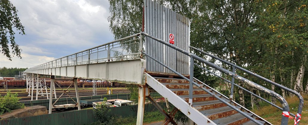 �tvrt kilometru dlouhá lávka byla nejkrat�í spojnicí pro p�í a cyklisty mezi...