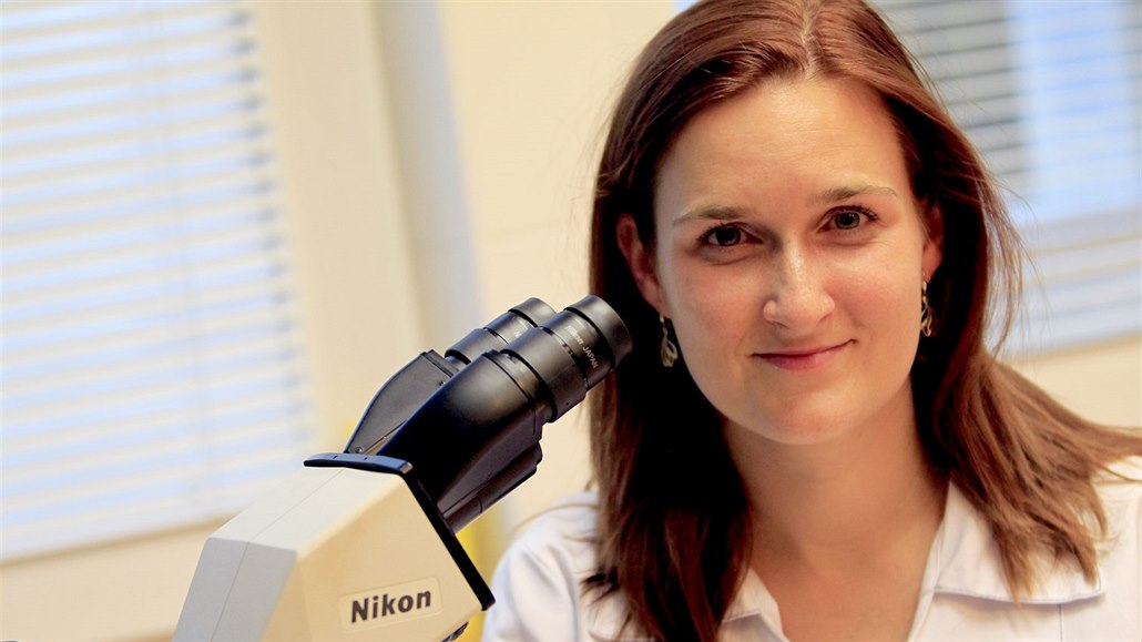 Vědkyně Zuzana Holubcová se zabývá reprodukční biologií. Zkoumá první okamžiky...