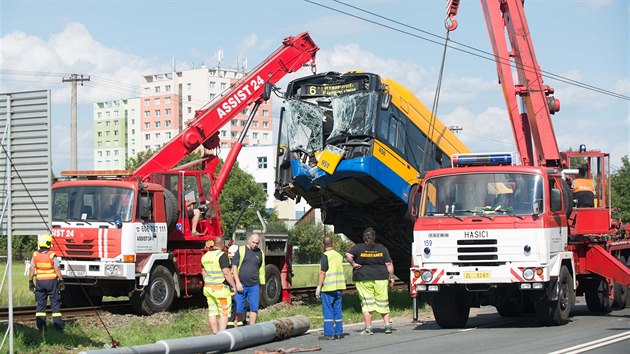 Hasii zvolili nronj een, aby trolejbus co nejmn pokodili.