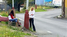 Z ulice a do výlohy. Praský nevstinec Ve Smekách nabízel sleny ve výkladní skíni.