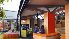 (4)	Australská st�ední �kola na melbournském p�edm�stí Bentleigh se sna�í ve studentech probouzet ekologického ducha.