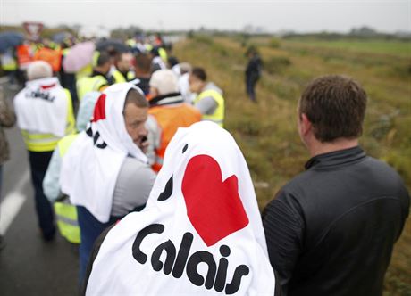 Obyvatelé Calais protestují proti táboru migrant (5. záí 2016)
