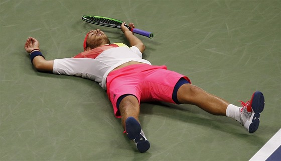ROZPLCL HRDINA. Francouzsk tenista Lucas Pouille vyadil na US Open Nadala.