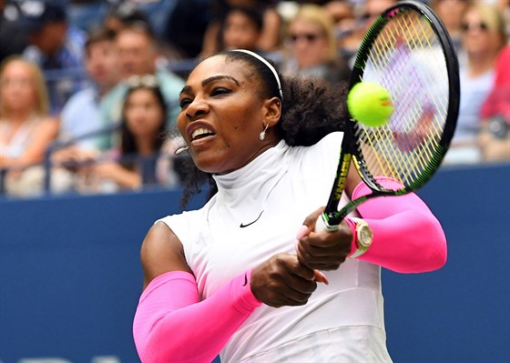 Americká tenistka Serena Williamsová hraje v osmifinále US Open.