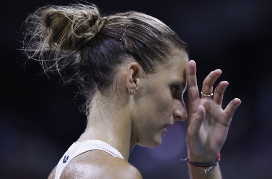 Karolína Plíková s pemýlivým výrazem pi semifinále US Open.