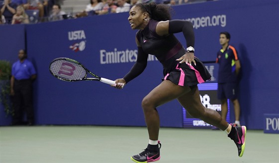 Serena Williamsová v bhu pi semifinále US Open.