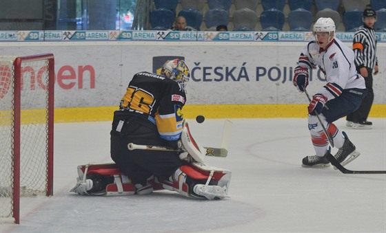 Momentka z utkání Litvínov - Chomutov.