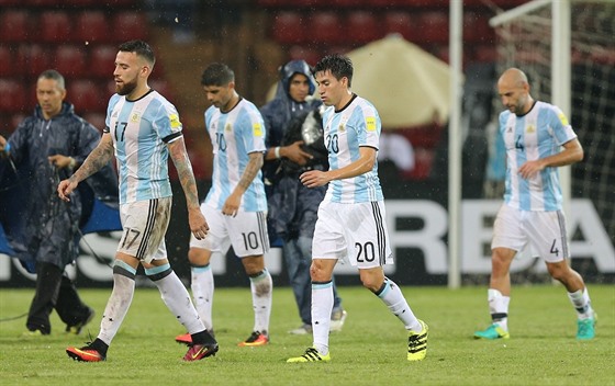 Argentinští fotbalisté jsou zklamaní po remíze s Venezuelou.