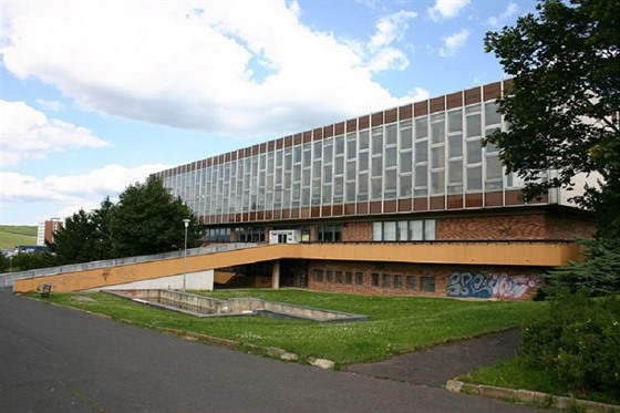 Budova městské knihovny v Mostě, odkud ji chce vedení Mostu přestěhovat.