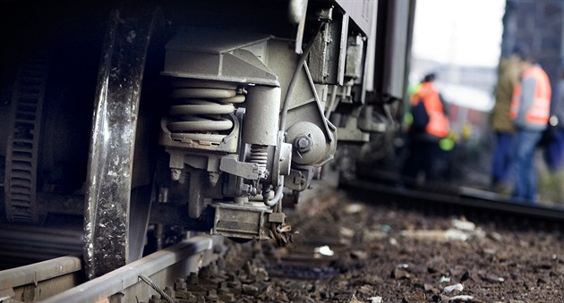 Vlak usmrtil u Dobřan člověka, provoz na trati do Německa tři hodiny stál