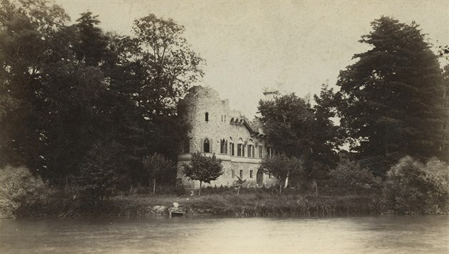 Fotografii Janohradu zachytil Anton Palfy zhruba v roce 1890.