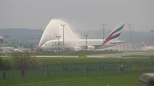 Vodní slavobrána pro pravidelnou linku A380