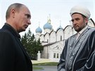 Hlavní muftí Tatarstánu Ildus Fajzov (uprosted) pi setkání s ruským...