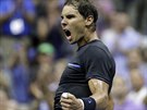 panlský tenista Rafael Nadal slaví postup do osmifinále US Open.