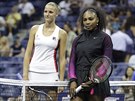 Karolína Plíková a Serena Williamsová se fotí ped semifinále tenisového US...