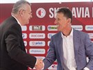 Pedseda pedstavenstva Jaroslav Tvrdík (vlevo) vítá ve Slavii nového trenéra...
