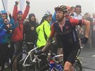 WIGGINS A JEHO BH. Na vrcholu Struggle britský cyklista imitoval Chrise Frooma...