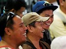 Filipínský prezident Rodrigo Duterte na letiti pivítal dlníky, kteí se...