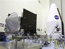 OSIRIS-REx pipravený k uloení do nákladového prostoru rakety