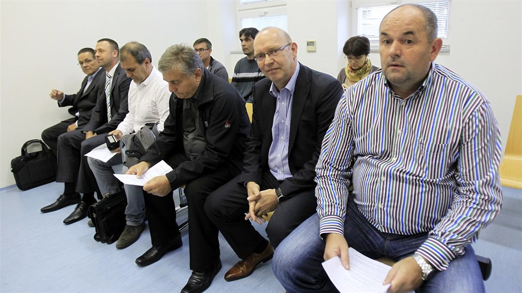 Miroslav Pelta (vpravo) u projednávání osobnostní žaloby na sudího Antonína...