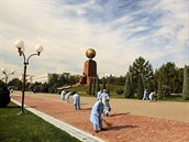 Přípravy na oslavy Dne nezávislosti v centru uzbeckého Taškentu (29. srpna 2016)
