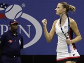 Karolna Plkov se raduje v semifinle tenisovho US Open, ve kterm se...